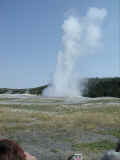 ys-oldfaithfulgeyser01.jpg (327249 bytes)