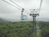 hakone-cable-061103-07.jpg (295041 bytes)