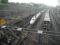 jr-cr-nippori-061203-03.jpg (579314 bytes)