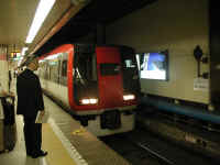 jr-nex-tokyo-061603-03.jpg (314221 bytes)