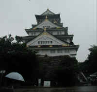 osaka-castle-061403-15.jpg (200935 bytes)