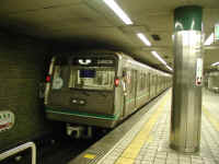 osaka-hr-C-hommachi-061403-03.jpg (377128 bytes)