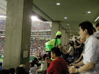 tokyo-baseball-061003-04.jpg (419270 bytes)