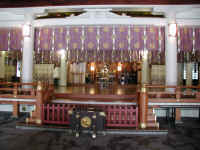 tokyo-hieshrine-061303-06.jpg (362636 bytes)