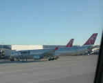 northwest-A330-DTW-112003-02.jpg (20721 bytes)