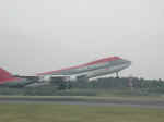 northwest-B747-nrt060903-02.jpg (195338 bytes)
