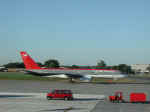 nwa-b757-msp-092002-01.jpg (247087 bytes)