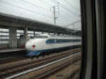 shinkansen-200series-Sanyo-061503-01.jpg (309430 bytes)