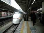 shinkansen-300series-tokyo-061303-02.jpg (386305 bytes)