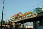 lax-lr-gold-chinatwn-031604-08.jpg (428577 bytes)