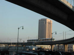 lax-lr-gold-chinatwn-031604-05.jpg (510974 bytes)