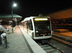 lax-lr-gold-union-031704-03.jpg (634703 bytes)