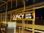 chi-hr-Quincy-120404-07.jpg (57205 bytes)