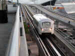 nyc-airtrain-term4-110104-03.jpg (67415 bytes)