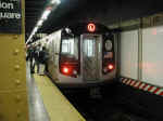nyc-hr-L-unionsq-092702-02.jpg (307572 bytes)