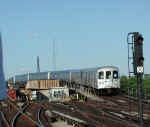 nyc-hr-A-RockawayAv-061904-04.jpg (60890 bytes)